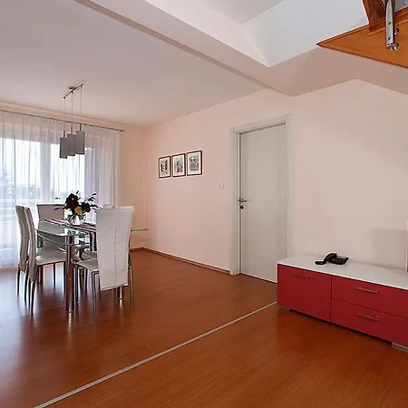 Apartment Veli Maj 1447 *