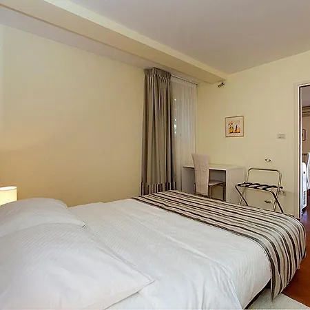 Apartment Veli Maj 1447 *